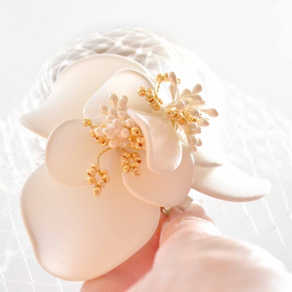 Birdcage veil fascinator, Ivory and gold birdcage veil, Fascinator with birdcage veil, Mini birdcage veil, Bridal hair flower, Ivory veil