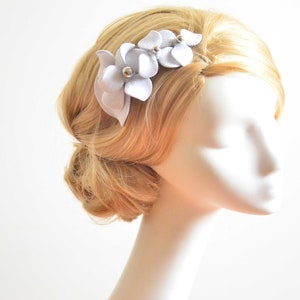 Bibi ivoire, coiffe simple pour une mariée, coiffe florale, alternative au chapeau, barrette à cheveux pour demoiselles d'honneur, peigne à cheveux avec fleurs simples, image 7