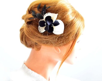 Black and ivory unique feather fascinator in mini size, wedding hair accessory, Bridal hair clip