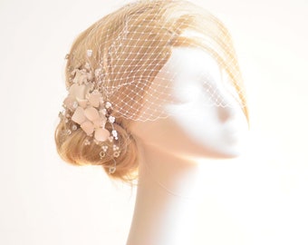Coiffe florale ivoire décorée de perles avec voile bandeau cage à oiseaux, décoration de cheveux de mariée, accessoire de cheveux de mariage