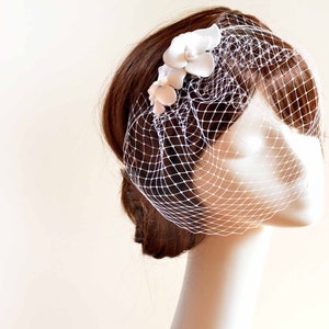 Petite birdcage veil with floral simple headpiece, Simple birdcage veil, Flowers with veil, Bridal hair clip, Wedding hair accessories image 5