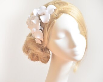 White bridal large fascinator, Unique and simple wedding hair decoration, Hat alternative for a bride, myartdeco