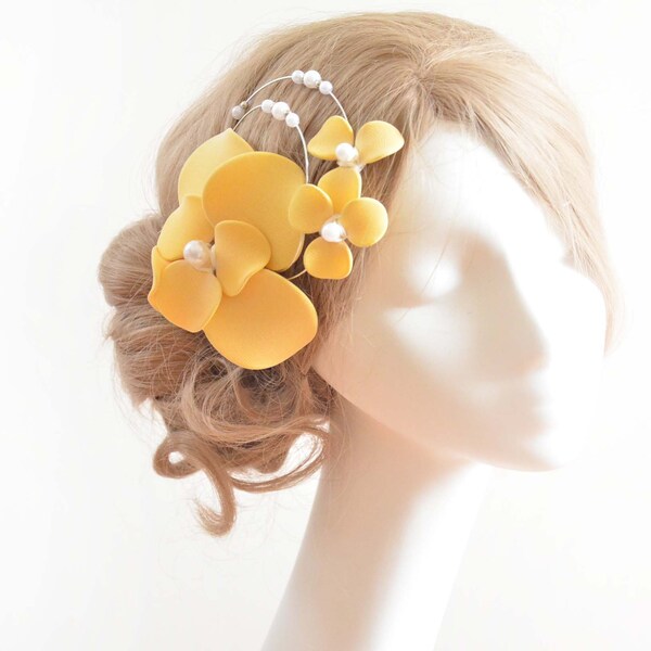 Romantic yellow fascinator clip, Wedding hair decoration,  Bridal flower clip, Hat alternative, Romantic hair clip