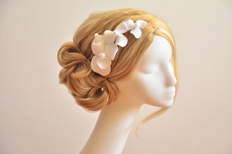 Unique fascinator, Simple headpiece for a bride, Floral hair piece, Hat alternative , Bridesmaids hair clip, Hair comb with simple flowers, image 4