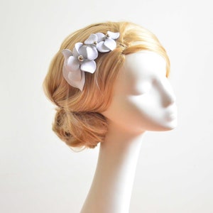 Bibi ivoire, coiffe simple pour une mariée, coiffe florale, alternative au chapeau, barrette à cheveux pour demoiselles d'honneur, peigne à cheveux avec fleurs simples, image 9