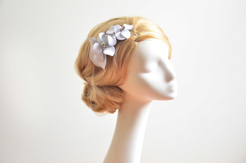 Ivory fascinator, Simple headpiece for a bride, Floral headpiece, Hat alternative , Bridesmaids hair clip, Hair comb with simple flowers, image 9