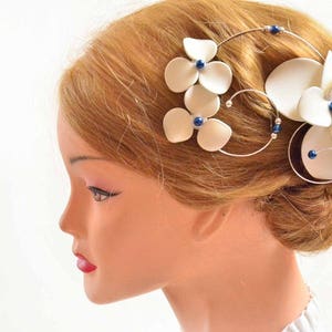 Modern and unique fascinator in ivory, Simple hair decoration, Bridesmaids accessories, Wedding hair clip, Bridal fascinator with flowers image 2