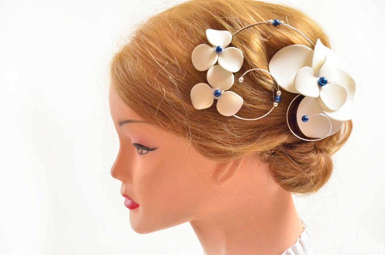 Modern and unique fascinator in ivory, Simple hair decoration, Bridesmaids accessories, Wedding hair clip, Bridal fascinator with flowers image 2
