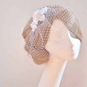 Petite birdcage veil with floral simple headpiece, Simple birdcage veil, Flowers with veil, Bridal hair clip, Wedding hair accessories white/mini/headband