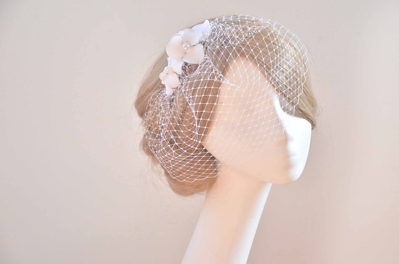 Petite birdcage veil with floral simple headpiece, Simple birdcage veil, Flowers with veil, Bridal hair clip, Wedding hair accessories white/mini/headband