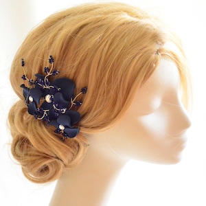 Navy Blue Bridal Hair Clip with Beads – Unique Wedding Hairpiece, Custom Floral Head Accessory