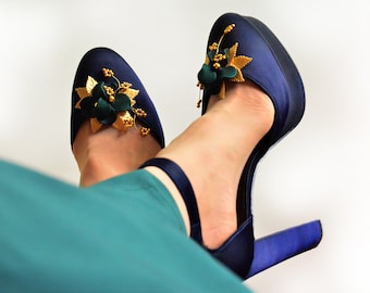 Dark green and gold shoe clips with gold leaves,  Floral shoe decoration, Bridesmaids gift