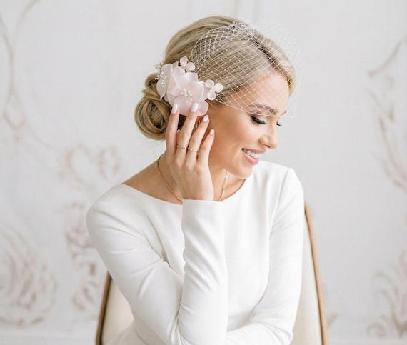 Floral Birdcage Veil With Hair Flowers – Bridal Hair  display picture 2