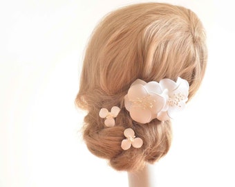 Bridal flower hair clips, Ivory hair flowers, Modern bridal hair piece, Floral fascinator, Wedding hair accessory,