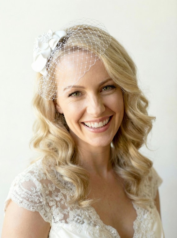 Mini Bridal Fascinator With Petite Veil – Floral Wedding  display picture 1