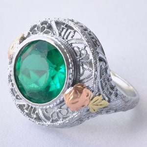 c.1920s Antique Art Deco Tri Color 14K White Gold Filigree Ring Green Emerald Glass