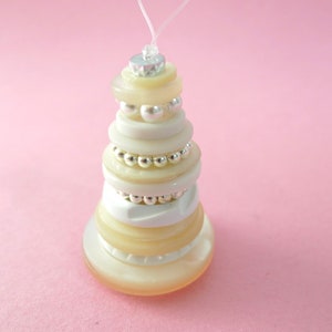 1 Handmade Stacked Button WEDDING CAKE FAVOR Charm Bridal Shower Ornament White & Silver/Gold image 1