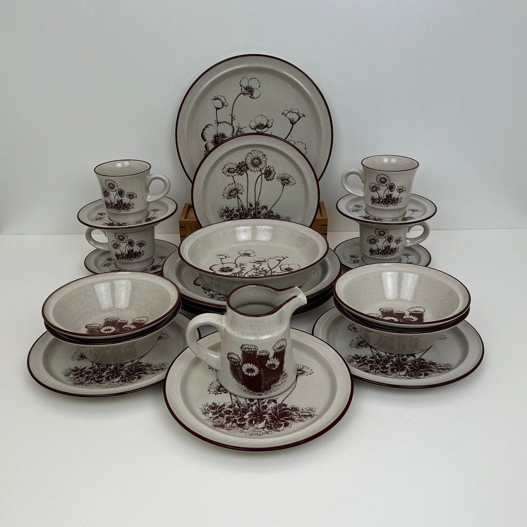Vintage Noritake Stoneware desert Flowers Pattern 8341 4 Dining Guests