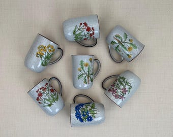 Cinco tazas de cerámica con motivos florales de la Compañía Nacional de Plata de época (Nagoya, Japón) y dos tazas de cerámica con motivos de diente de león n.° 106 (Japón)