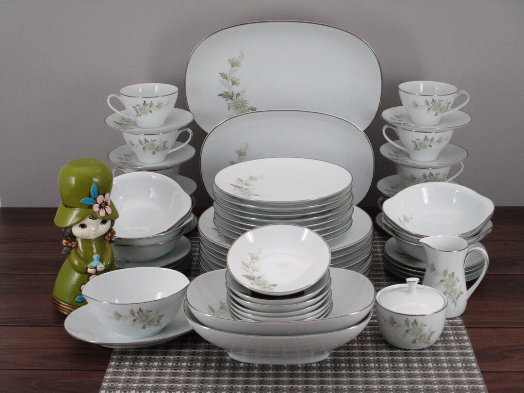 Vintage Noritake China Soroya Pattern 6853 Dinnerware Service for 8