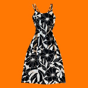 90&#39;s vintage black and white floral print strappy sleeveless maxi dress Size 8 cartise international
