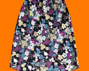 Saia floral assimétrica vintage dos anos 2000, tamanho M, modelo Michelle.