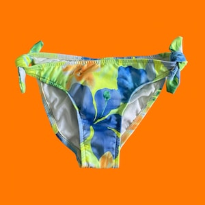 00&#39;s vintage tropical floral hibiscus print cotton blend y2k low rise bikini bottoms SMALL ujena *deadstock*