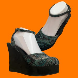 00&#39;s vintage teal and black paisley floral print ankle strap y2k wedge platforms Size 8 soda