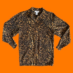 90&#39;s vintage leopard print 100% silk button up collared blouse long sleeve top XS express compagnie internationale