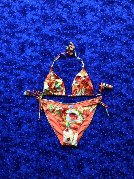 90's vintage shiny textured tropical floral print