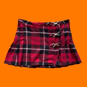 90&#39;s 00&#39;s vintage red and black tartan plaid grommet pleated y2k micro mini skirt XS street code