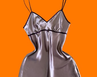 Vestido lencero vintage de satén morado topo de los años 2000, estilo gótico y Y2K, talla PEQUEÑA.