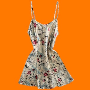 Vestido camisero corto con tirantes finos, estilo romántico, vintage, años 90, con letras de amor en cursiva y diseño floral abstracto, 100 % seda, talla pequeña, Victoria's Secret