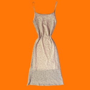Vestido midi Y2K de gasa texturizada arrugada con estampado floral beige y rosa vintage de los años 00, estilo coqueto, estilo hada goth, talla XS pequeña