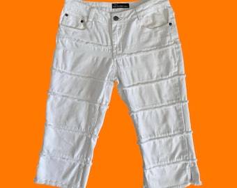 00's vintage white denim frayed y2k low rise capris Size 5 no boundaries