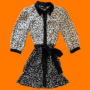 00&#39;s vintage cream and black abstract print long sleeve button up collared y2k mini dress Size 4 miss sixty