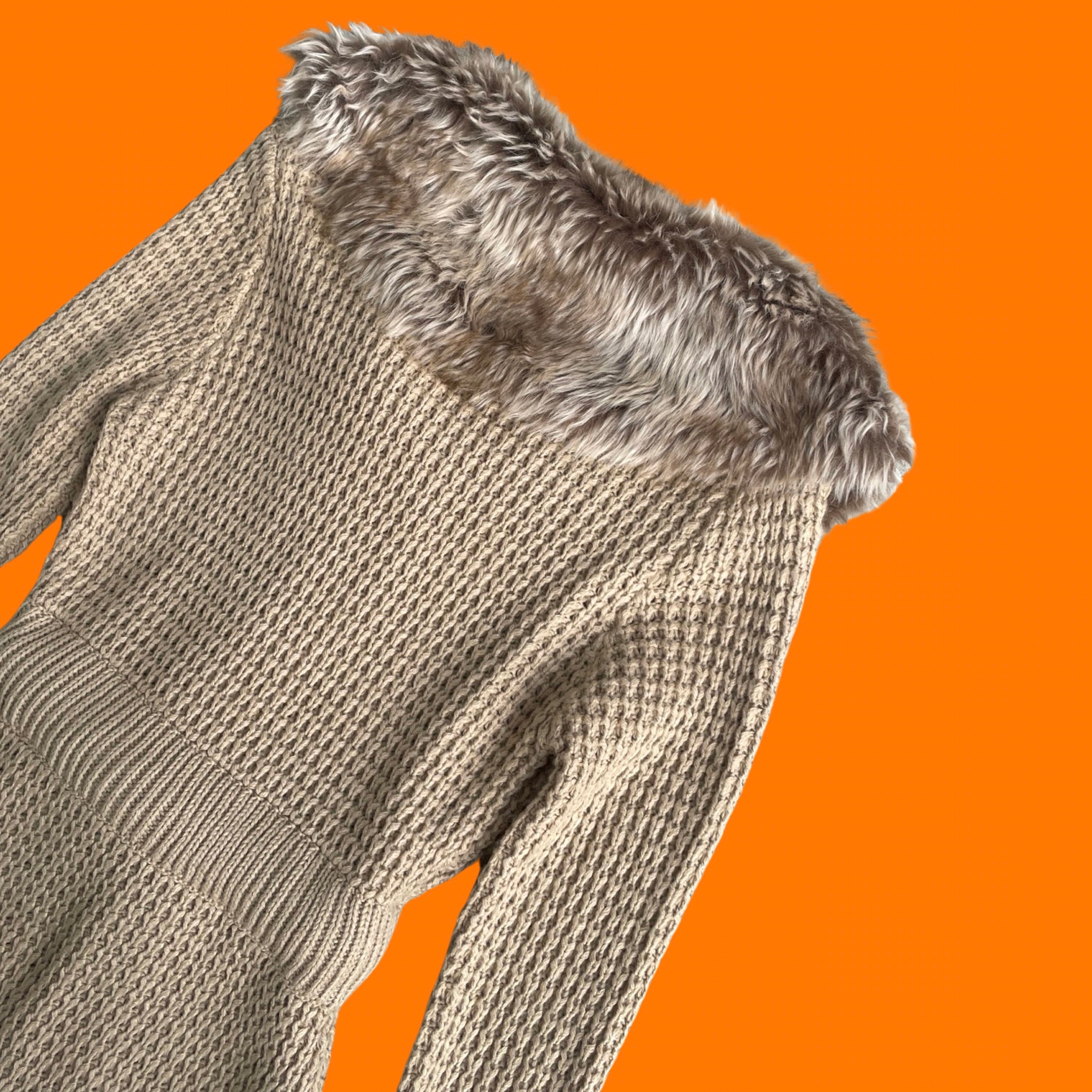 00's Vintage Beige Waffle Knit Faux Fur Collar Long Sleeve 00's Vintage Beige Waffle Knit Faux Fur Collar Long Sleeve