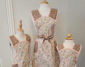 Floral Brown Peach Mother & 2 Daughter Apron Set/3 Apron Set/Cute/Retro/Glam/Pretty/Mommy and me matching/coordinating/Mother's Day