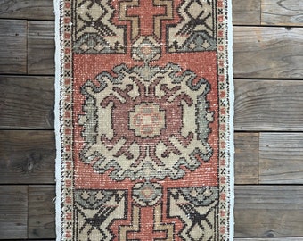 58x82cm Homedecor small tribal rug bedside rug,handmade rug,tribal rug,vintage rug,Turkish rug,accent rug,ethnic rug,doormat 23/'/'x32/'/'