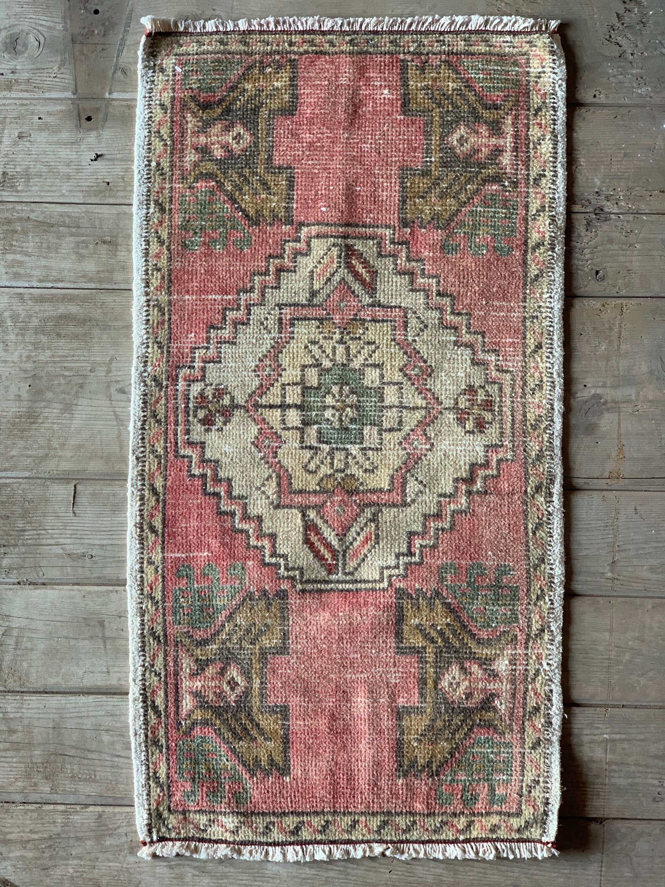 Hand Made Vintage Tribal Rug {D} (Free Shipping)