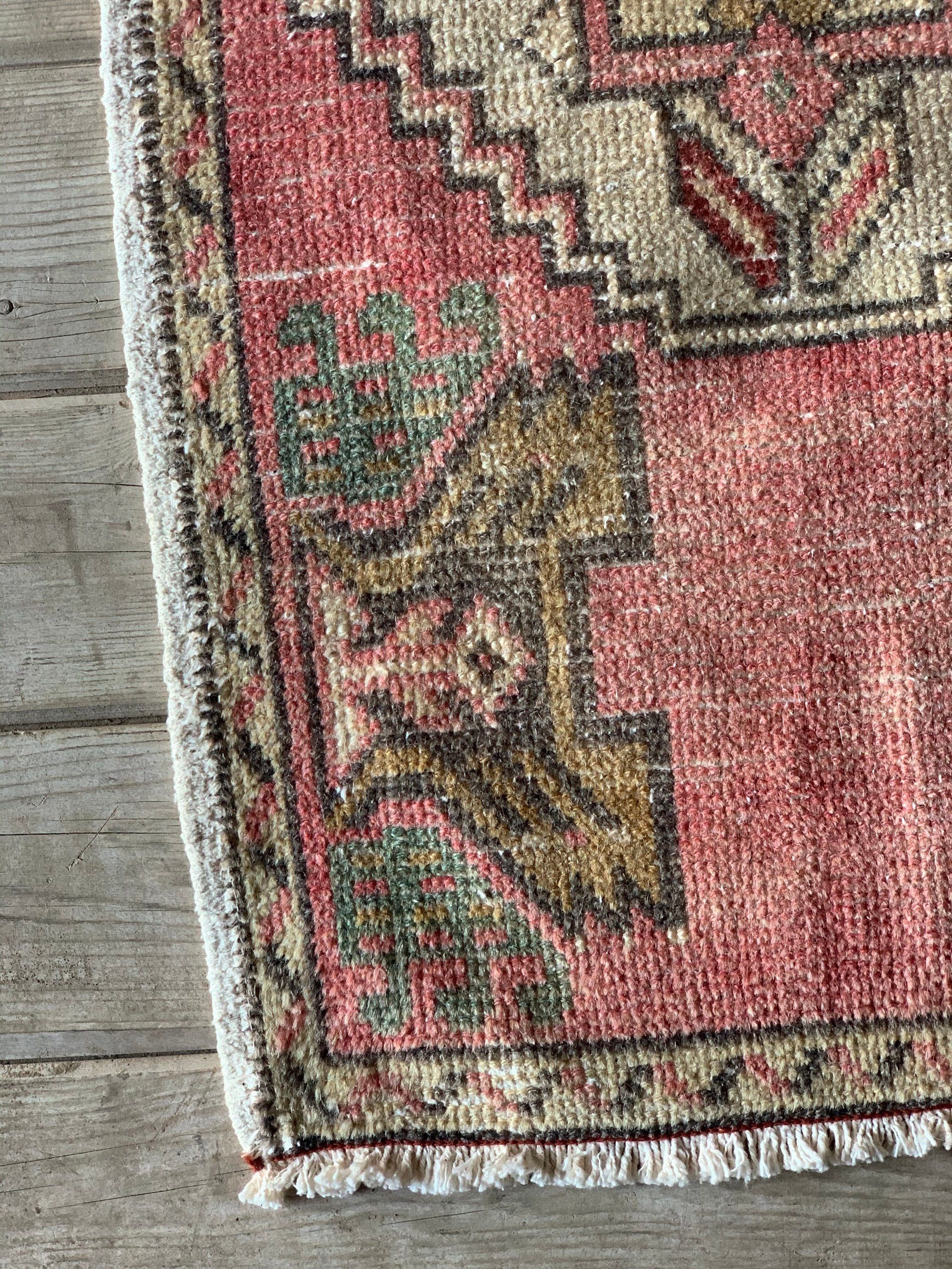 Hand Made Vintage Tribal Rug {D} (Free Shipping)