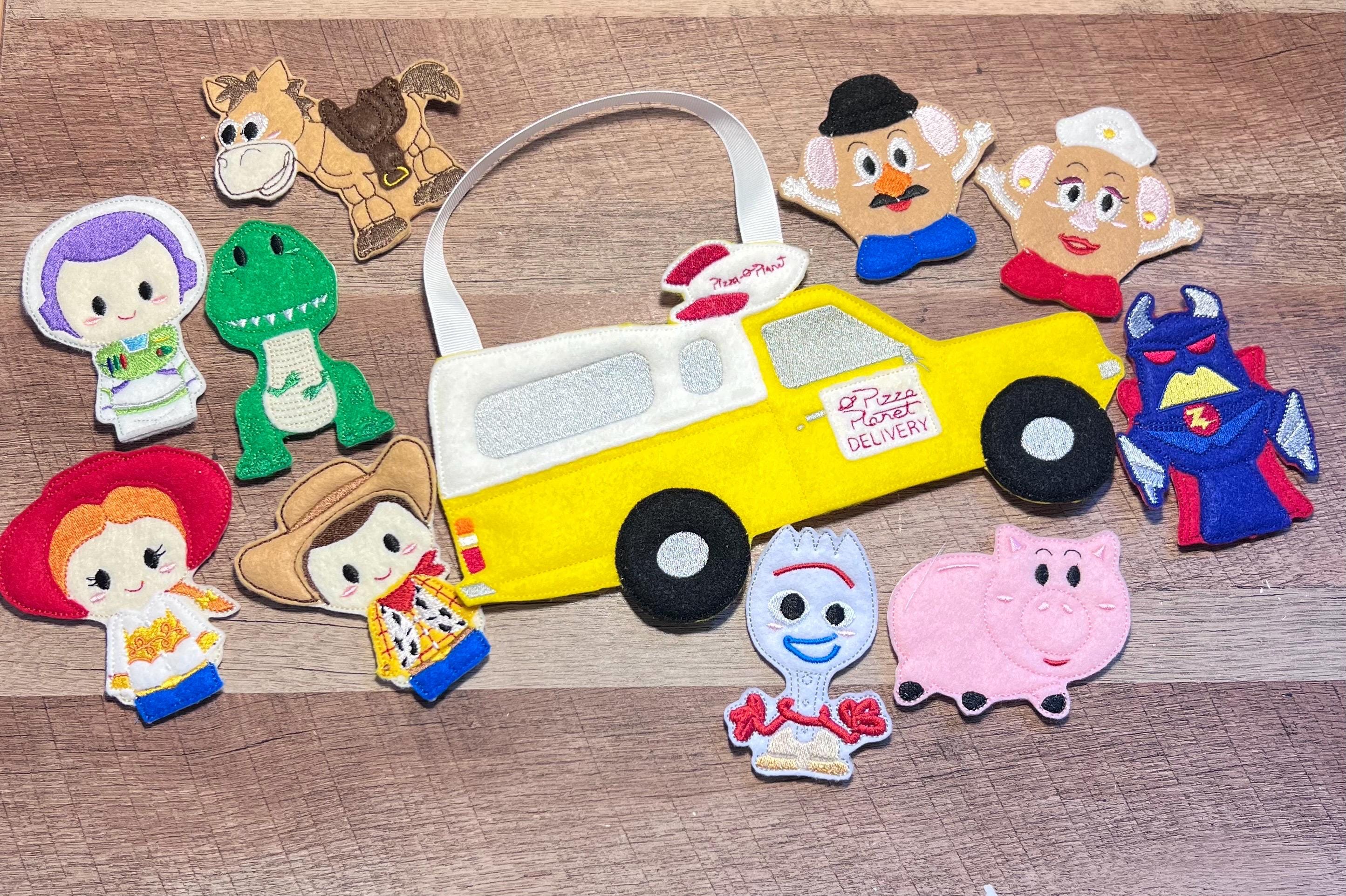 Story of the Toys Finger Puppet Playset with limited Pizza Planet Bag – Travel Toy