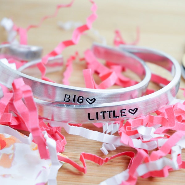 Ensemble de bracelets manchette Big Little - Big Little Gift - Big Little Reveal - université sororité - bracelet manchette en argent estampé à la main