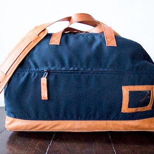 Large weekend and travel bag for men and women. Handmade duffle bag in canvas and leather, travel bag, Waxed canvas and leather, Navy Blue