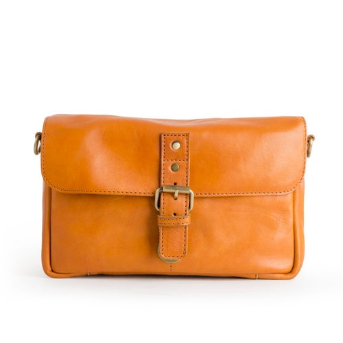 DSLR Camera Bag with Insert and casing. shoulder camera bag for men and women in shops leather with canvas lining in light brown. Anniversary gift