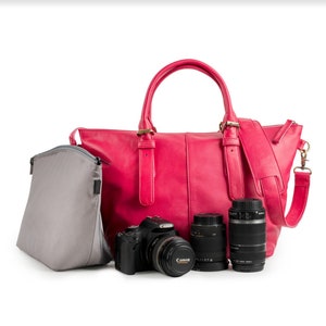 Kameratasche für Spiegelreflexkamera mit Einlage und Hülle. Kameratasche für Damen aus Leder und Canvas Innenfutter in Pink. Jubiläumsgeschenk