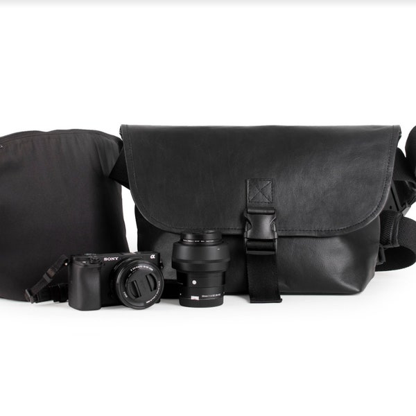 Messenger Camera Bag with Insert in genuine Leather, Crossbody shoulder bag with comfortable adjustable padded shoulder strap, black, small