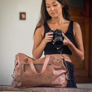Leather DSLR Camera Messenger Bag – Brown, Padded Insert