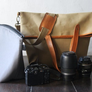 Sac pour appareil photo reflex numérique avec insert, rabattable, sac messager en toile cirée, fourre-tout, toile cirée avec détails en cuir, unisexe, couleur crème Grand