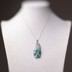 Collana vintage in giada birmana Collana con pendente in giada verde Collana in giada